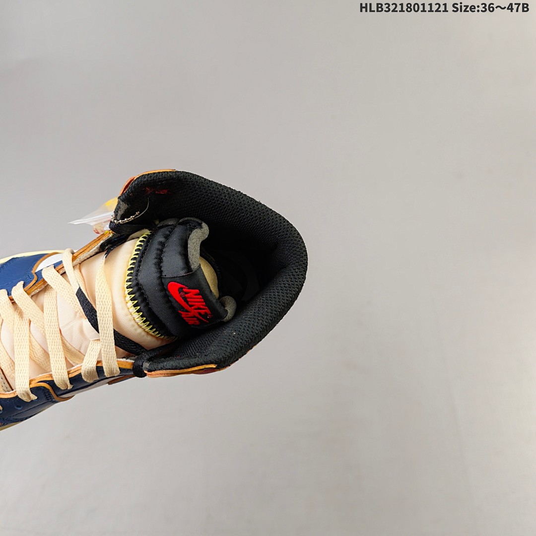 Nike Air Jordan 1 Retro High OG AJ1 · - foto 3