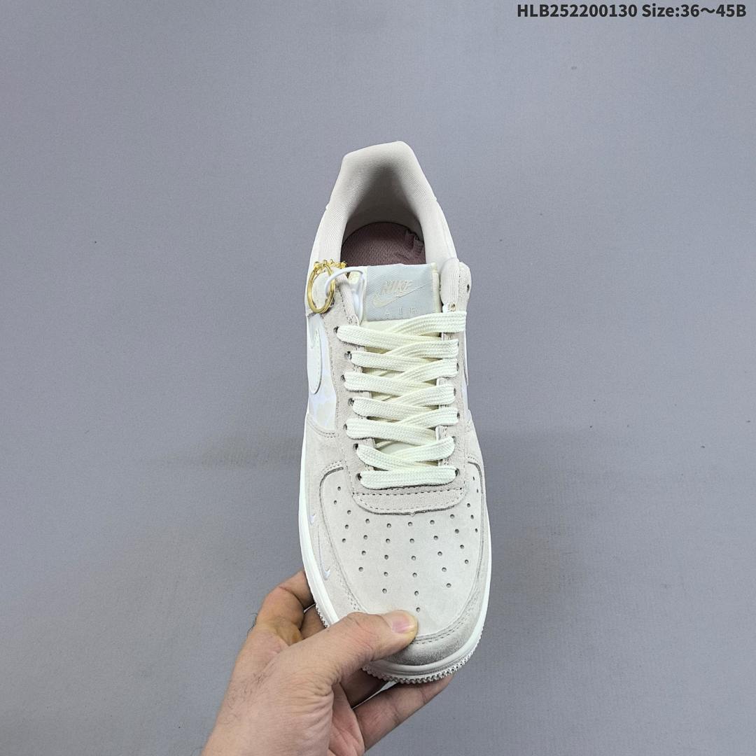 Nike Air Force 1 Low KAWS - foto 6