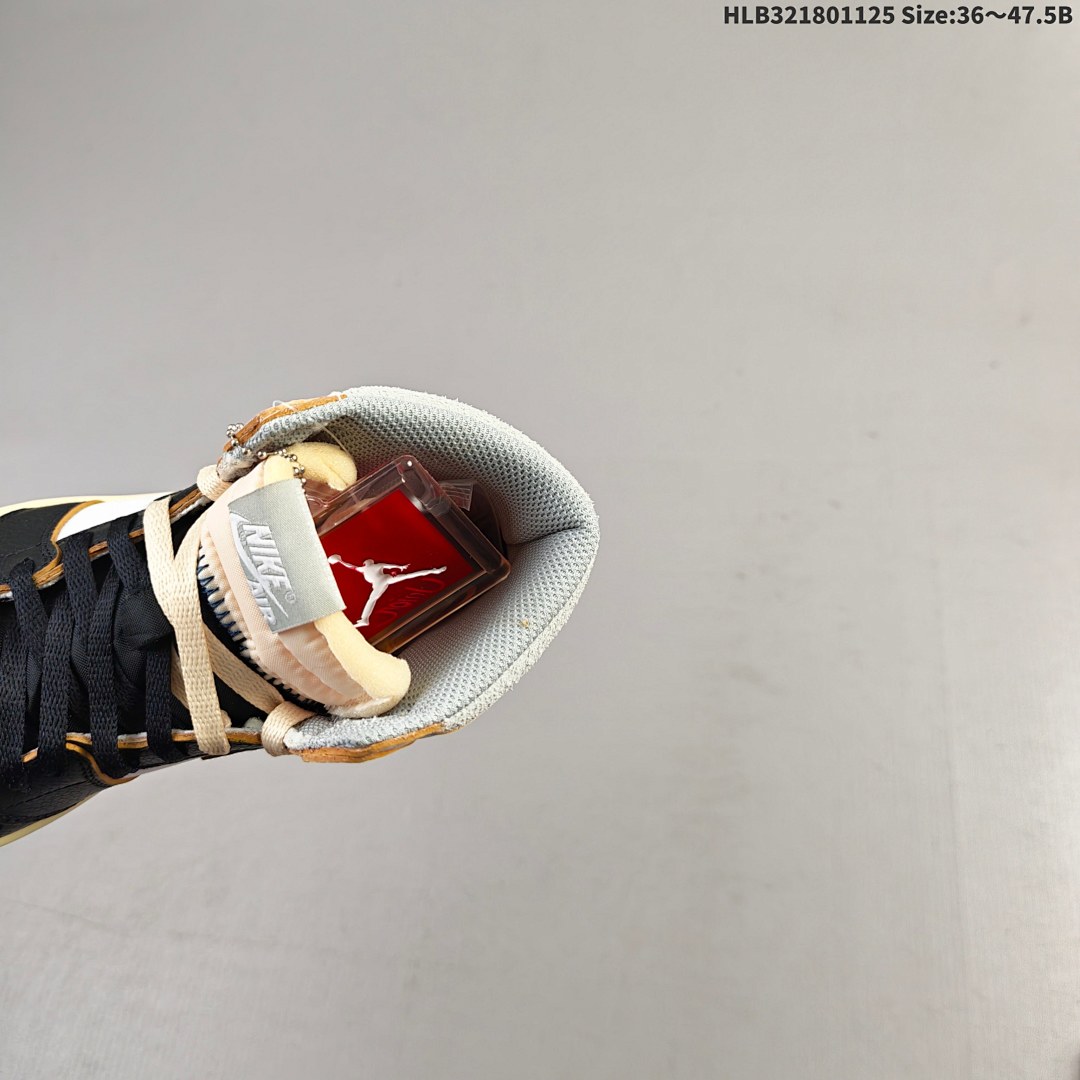 Nike Air Jordan 1 Retro High OG AJ1 · - foto 3