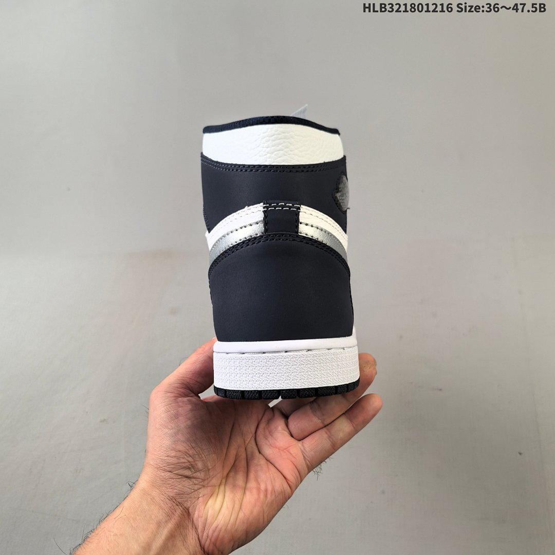 Nike Air Jordan 1 Retro High OG AJ1 · - foto 5