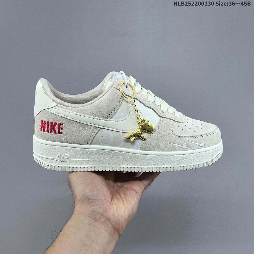 Nike Air Force 1 Low KAWS - foto 9