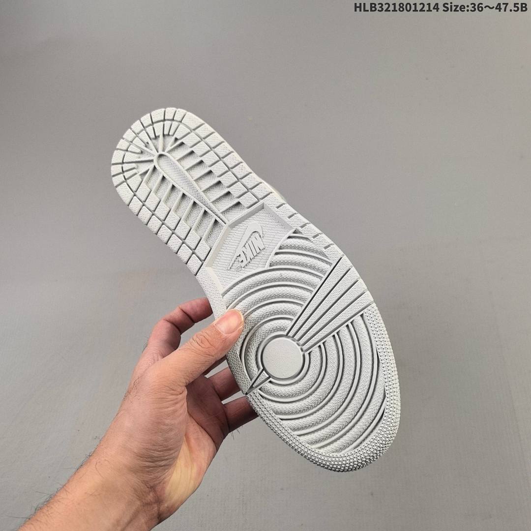 Nike Air Jordan 1 Retro High OG AJ1 · - foto 4